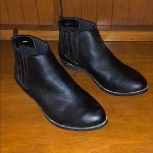 2/$5 Gap size 7 woman’s booties